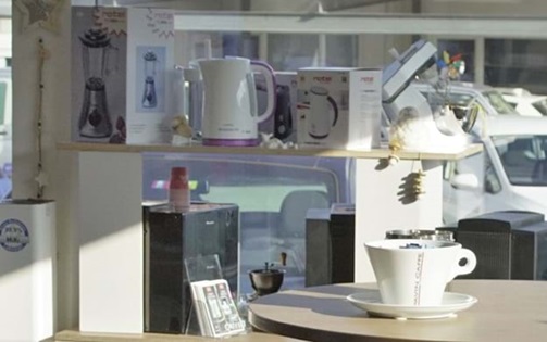 Unser ausgesuchtes Sortiment an Küchengeräten bietet Ihnen die neuesten Technologien und Designs, um Ihre Kochkünste zu verbessern und Ihre kulinarischen Träume wahr werden zu lassen.